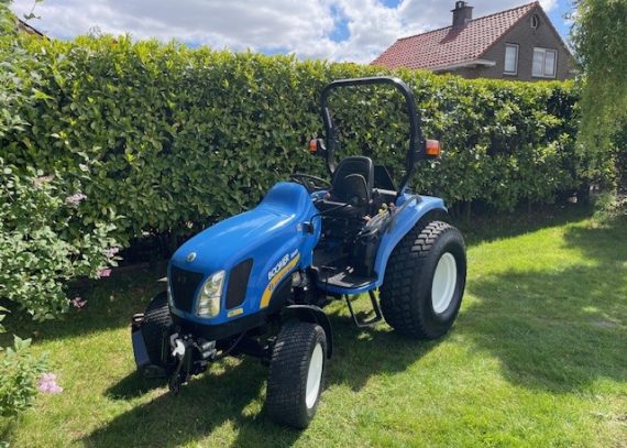 New Holland Boomer 3040
