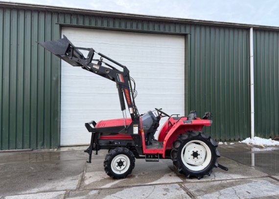 Mitsubishi MT225 4WD met voorlader