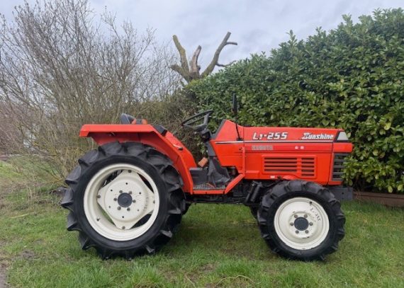 Kubota L1-255 4WD powersteering!