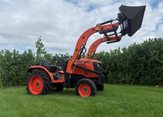 Kubota B2741S met voorlader en bak